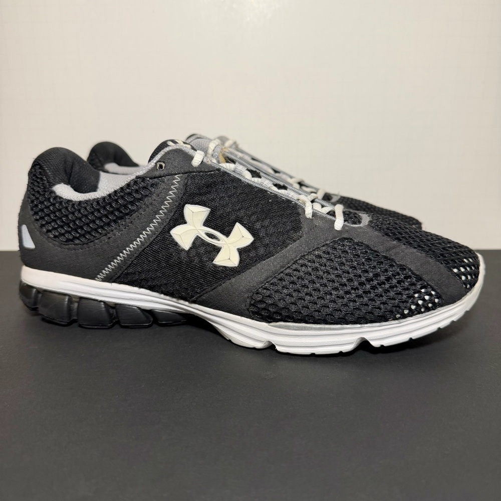 Womens UNDER ARMOUR Sewon Black Running Shoes / Size 10
